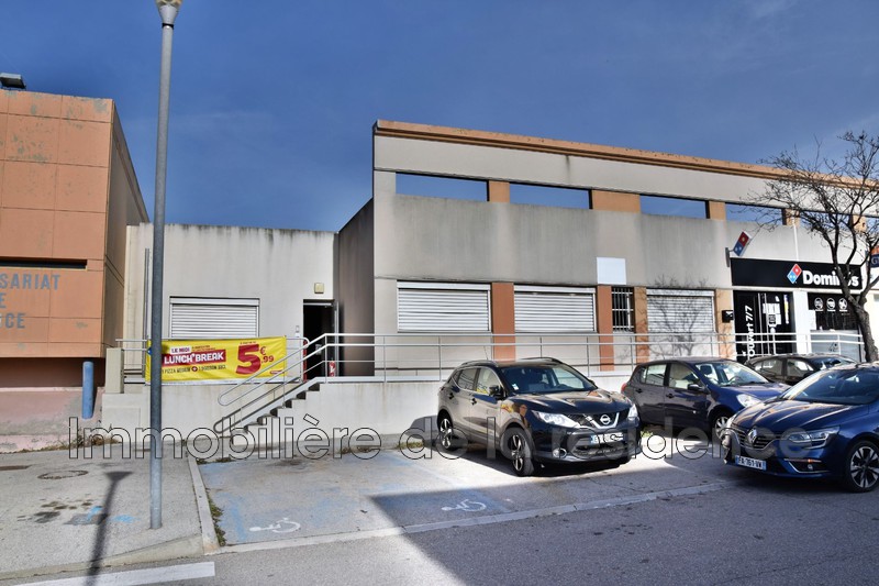Photo Local professionnel Vitrolles Cinéma de vitrolles, Professionnel local professionnel 359 m²
