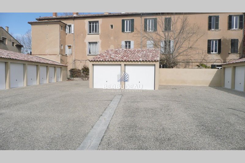 Garage Carpentras Proche leclerc,  Location garage  