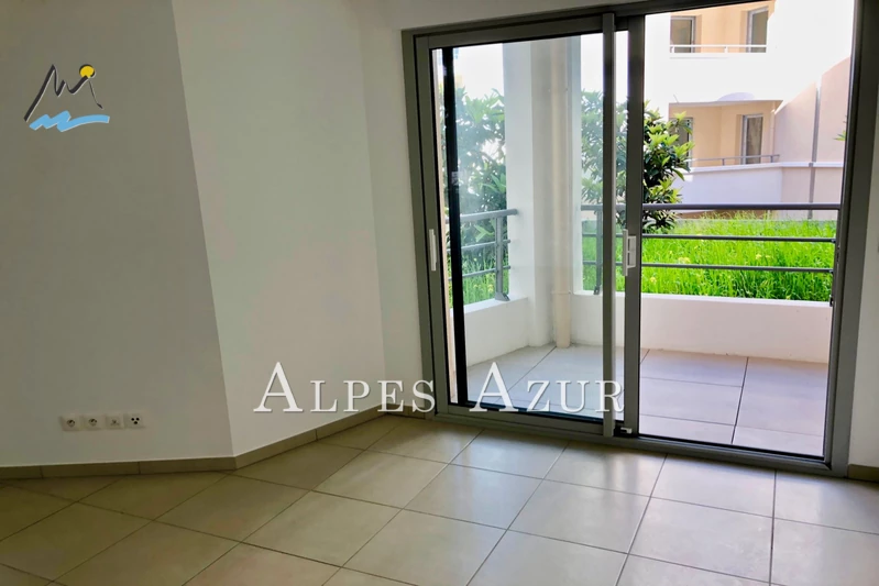 Appartement Cagnes-sur-Mer Centre ville,  Location appartement  1 pièce   26&nbsp;m&sup2;