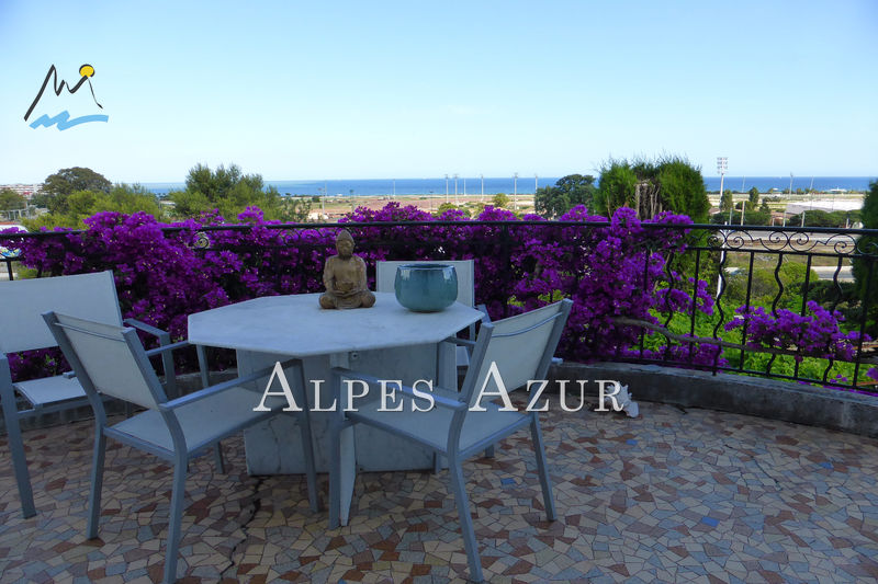 vente Appartement dernier étage Cagnes-sur-mer Parc saint véran, résidentiel, proche centre ville hippodrome Dernier étage Cagnes-sur-Mer Parc saint véran, résidentiel, proche centre ville hippodrome, achat dernier étage 4 pièces 108 m²