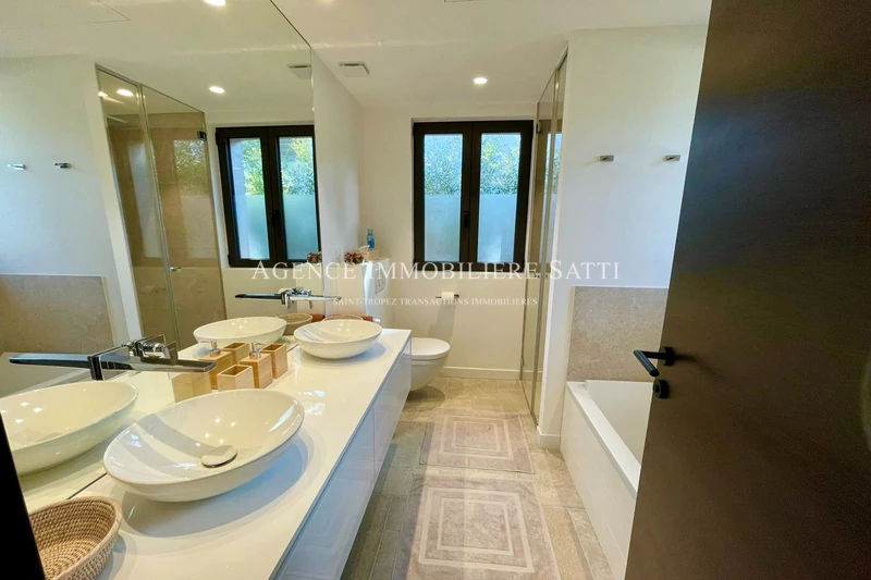 Location saisonnière villa contemporaine Saint-Tropez  