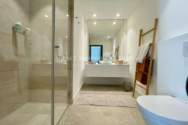Location saisonnière villa contemporaine Saint-Tropez  
