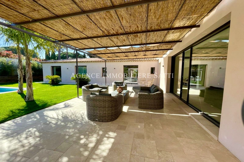 Location saisonnière villa contemporaine Saint-Tropez  