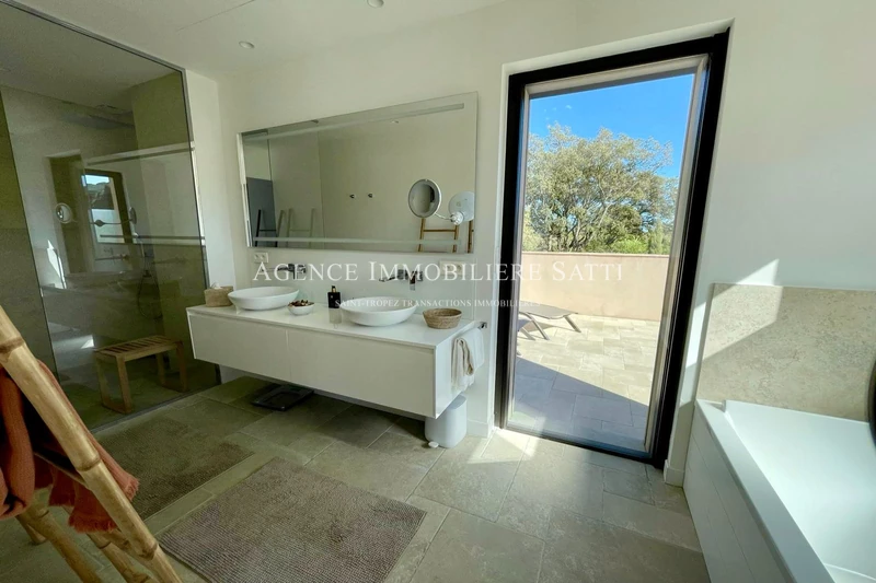 Location saisonnière villa contemporaine Saint-Tropez  