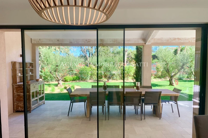 Location saisonnière villa contemporaine Saint-Tropez  