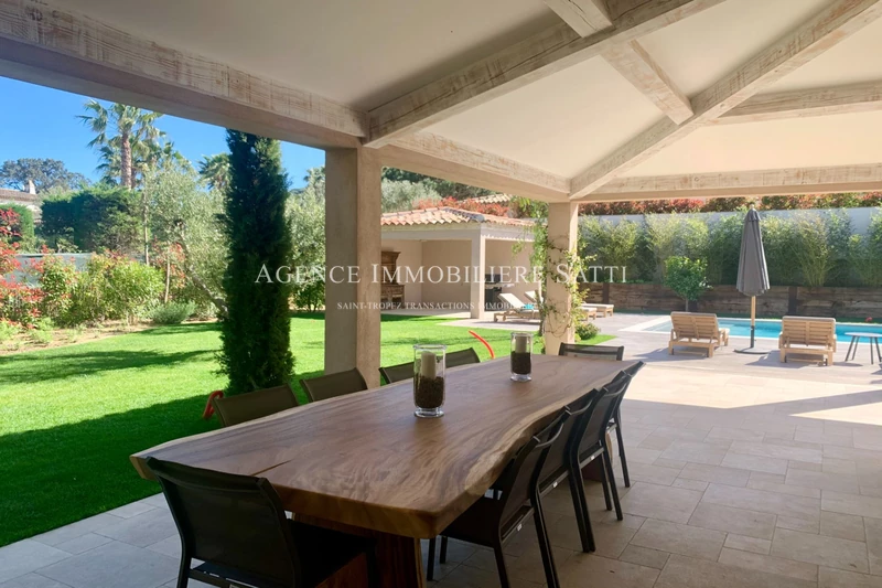 Location saisonnière villa contemporaine Saint-Tropez  