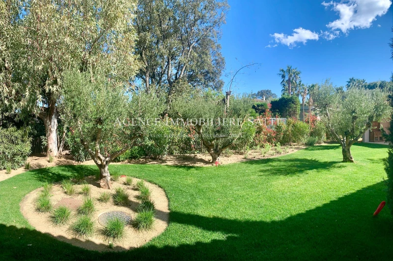 Location saisonnière villa contemporaine Saint-Tropez  