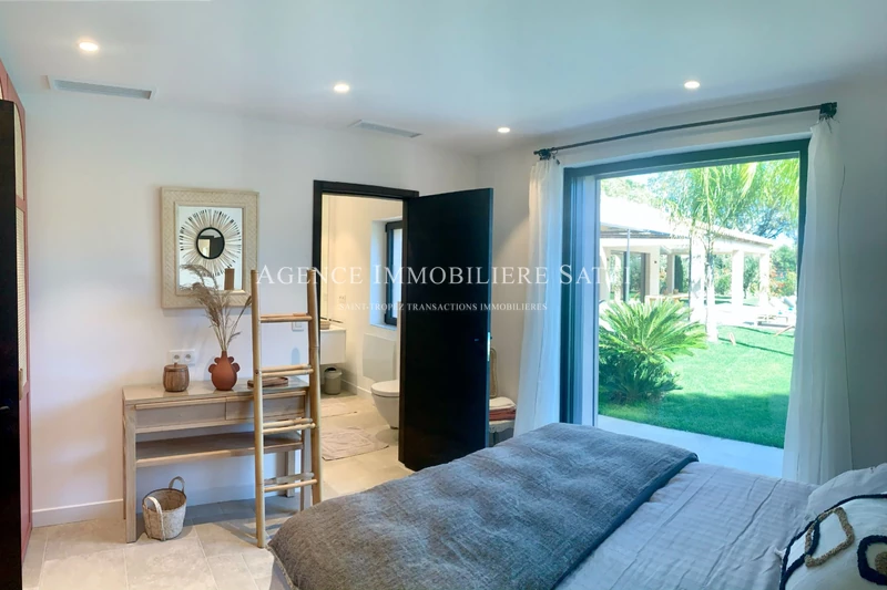 Location saisonnière villa contemporaine Saint-Tropez  