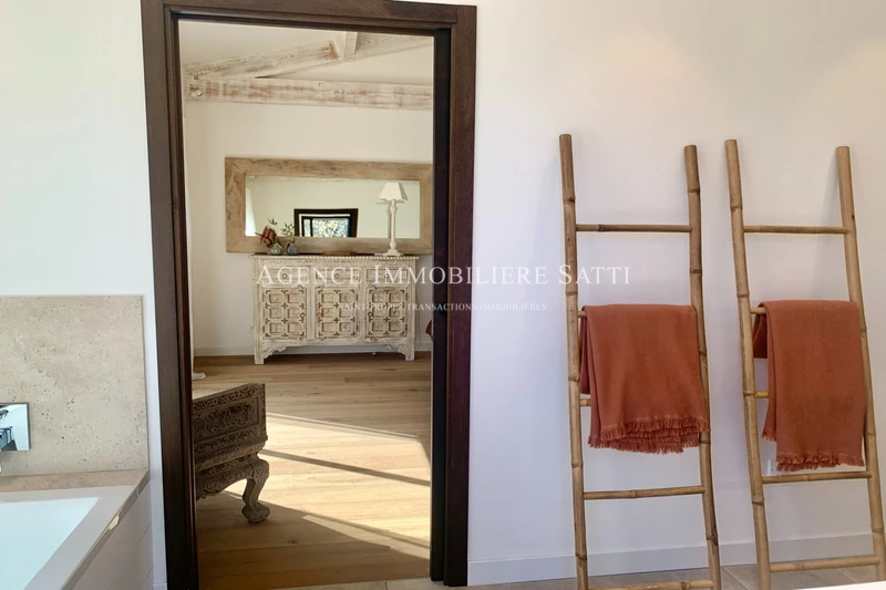 Location saisonnière villa contemporaine Saint-Tropez  
