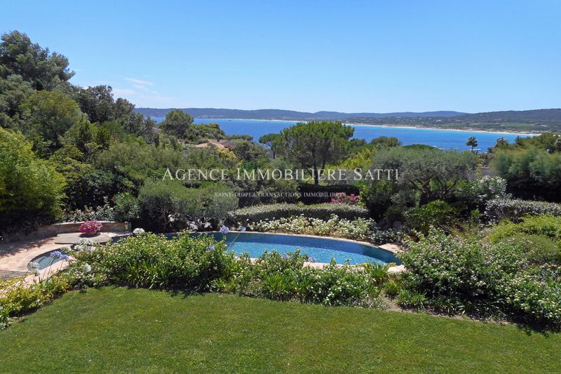Photo Villa Ramatuelle Bord de mer, Location saisonnière villa 6 bedrooms 350 m²