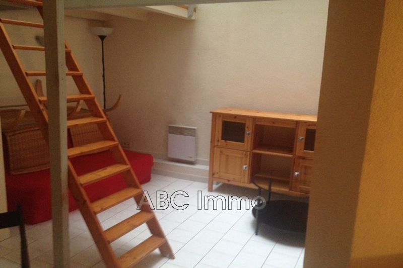 Photo Appartement Aix-en-Provence Centre-ville, Location appartement 1 pièce 26 m²