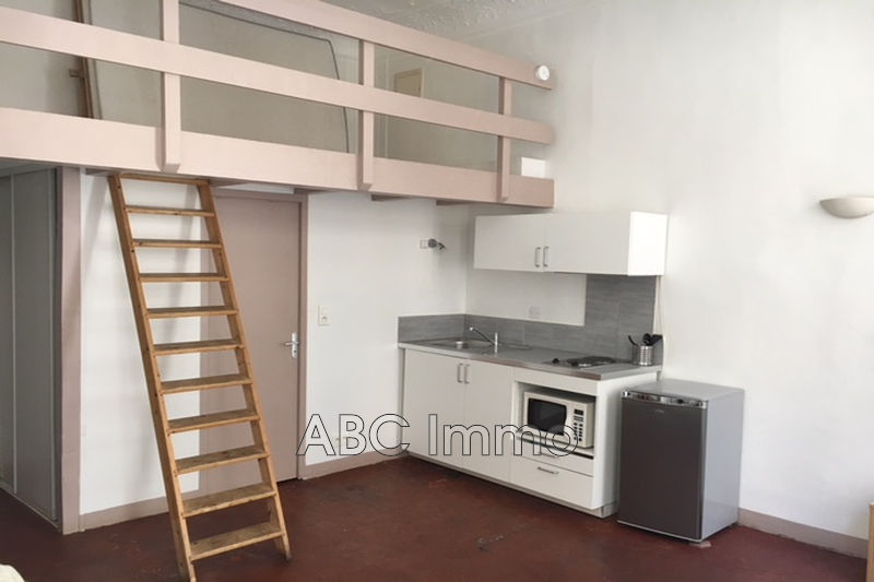 Photo Appartement Aix-en-Provence Centre-ville,  Location appartement  1 pièce   22&nbsp;m&sup2;