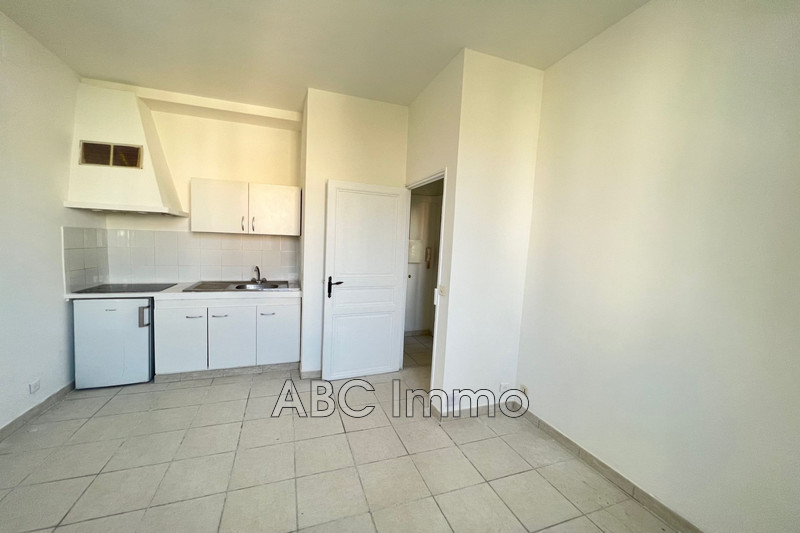 Photo Appartement Aix-en-Provence Centre-ville,  Location appartement  2 pièces   27&nbsp;m&sup2;