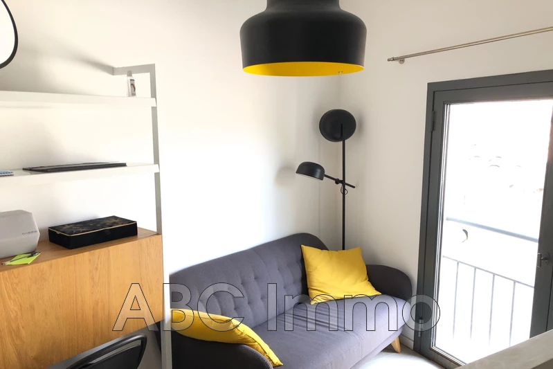 Photo Appartement Aix-en-Provence Centre-ville,  Location appartement  1 pièce   22&nbsp;m&sup2;