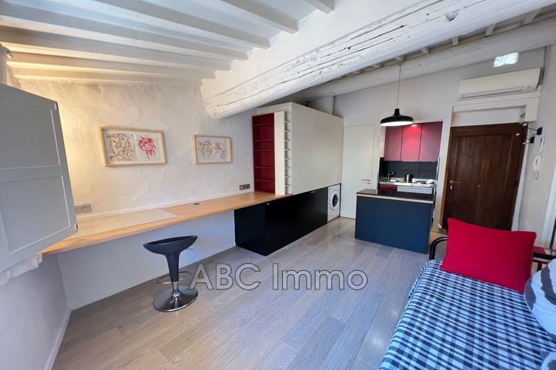 Photo Appartement Aix-en-Provence Centre-ville,  Location appartement  1 pièce   19&nbsp;m&sup2;