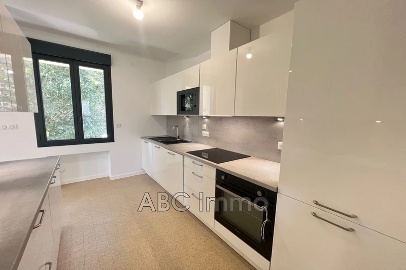 Photo Appartement Aix-en-Provence Centre-ville,  Location appartement  5 pièces   117&nbsp;m&sup2;