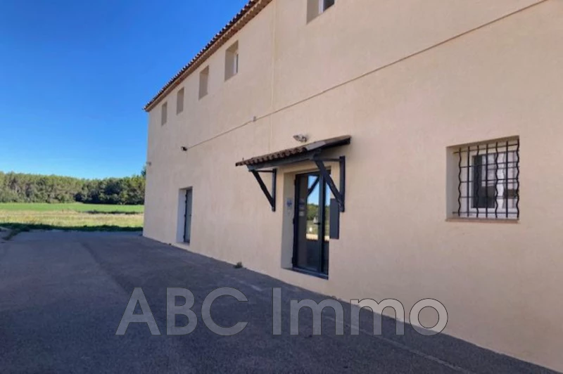 Professionnel local commercial Saint-Cannat  