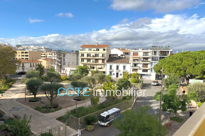 appartement  studio  Antibes Centre  44 m² -   