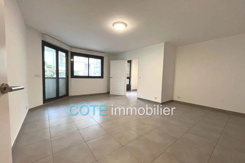 appartement  3 pièces  Antibes   69&nbsp;m&sup2; -   