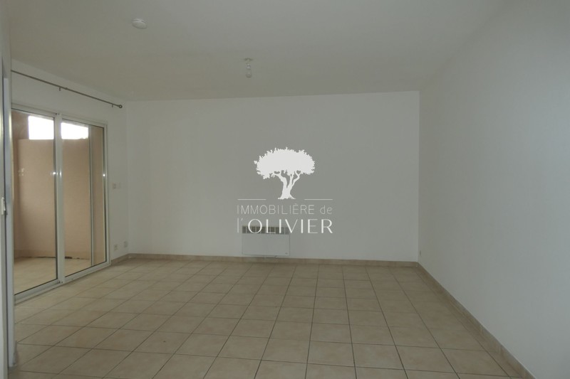 Photo Appartement Apt Colline sud,  Location appartement  3 pièces   47&nbsp;m&sup2;