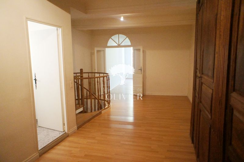 Photo Appartement Apt Proche centre-ville, Location appartement 2 pièces 96 m²