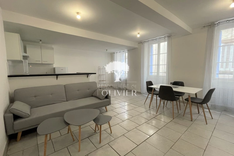 Appartement Apt Centre-ville,  Location appartement  3 pièces   52&nbsp;m&sup2;