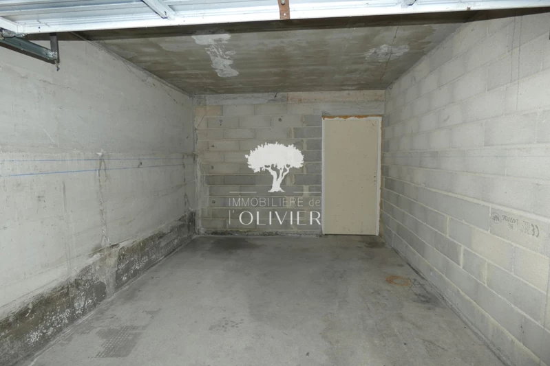 Box fermé Apt Apt,  Location box fermé  