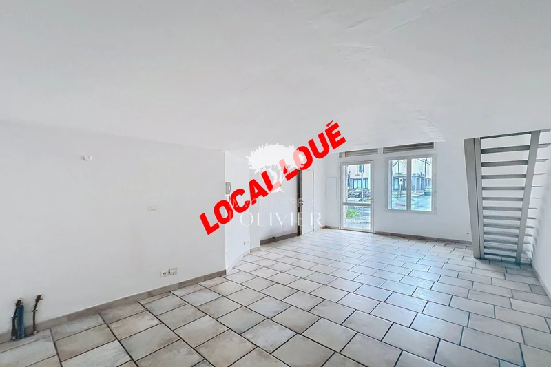 Photo Boutique Apt Apt,  Professionnel boutique   55&nbsp;m&sup2;