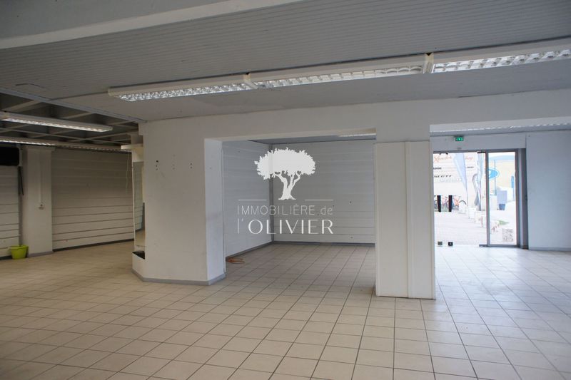 Photo Locaux Apt Proche centre-ville, Professionnel locaux