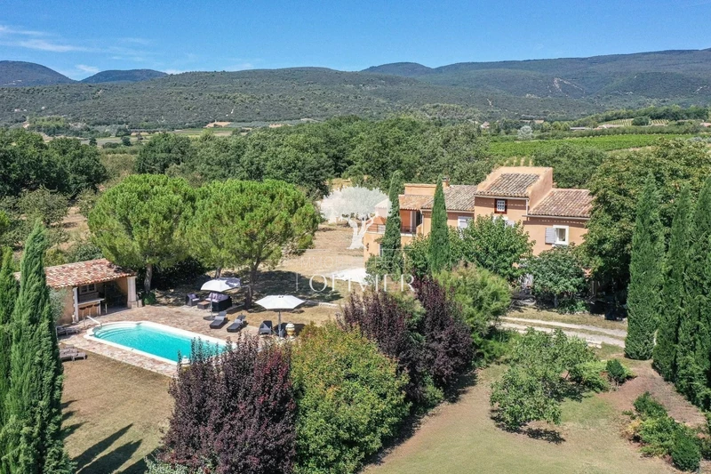 Photo Propriété Villars Luberon nord,   achat propriété  5 chambres   270&nbsp;m&sup2;