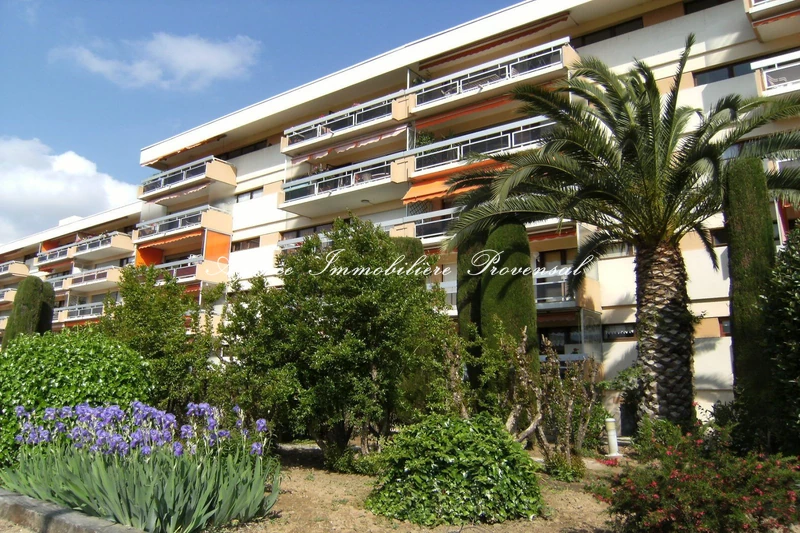Location appartement Sainte-Maxime  Appartement Sainte-Maxime Centre-ville,  Location appartement  3 pièces   84&nbsp;m&sup2;