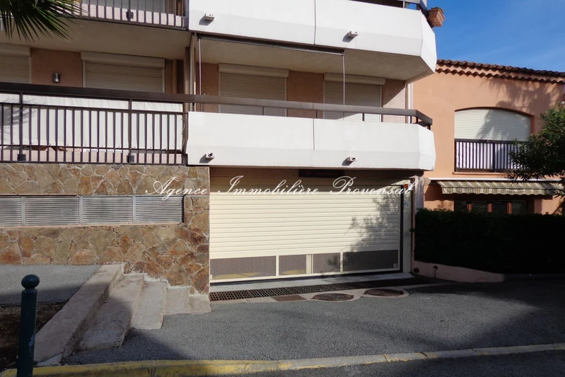 Location garage Sainte-Maxime  Garage Sainte-Maxime Centre-ville,  Location garage  