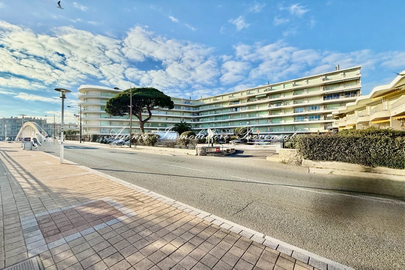 Photo n°1 - Commerce Sainte-Maxime 83120 - 215 000 €