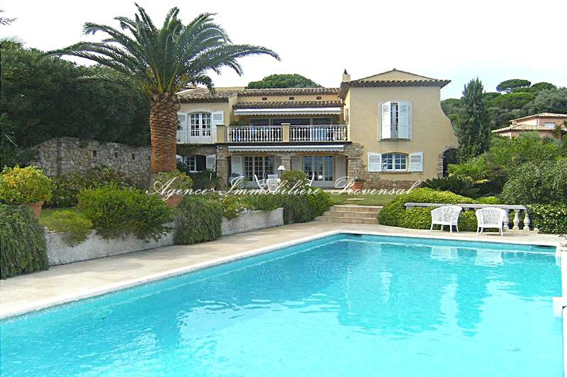 Vente villa vue mer et piscine Sainte-Maxime Vente villa vue mer et piscine Sainte-Maxime Sea view and pool Sainte-Maxime Secteur résidentiel, to buy sea view and pool 6 bedroom 280 m²