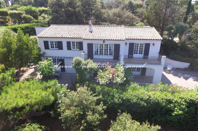 Vente villa Sainte-Maxime Vente villa Sainte-Maxime Villa Sainte-Maxime Proche centre ville, achat villa 5 chambres 204 m²