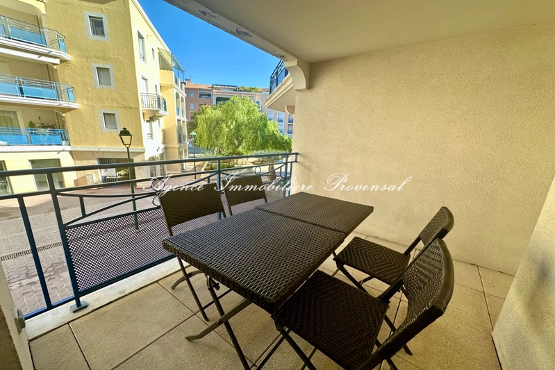 Vente appartement Sainte-Maxime   Vente appartement Sainte-Maxime  Apartment Sainte-Maxime Centre-ville,   to buy apartment  2 rooms   37 m²