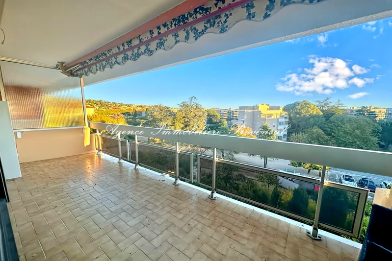 Vente appartement Sainte-Maxime   Vente appartement Sainte-Maxime  Appartement Sainte-Maxime Centre-ville,   achat appartement  4 pièces   96 m²