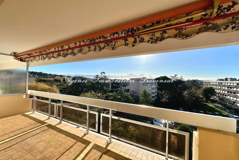 Vente appartement Sainte-Maxime  Apartment Sainte-Maxime Centre-ville,   to buy apartment  4 rooms   96&nbsp;m&sup2;