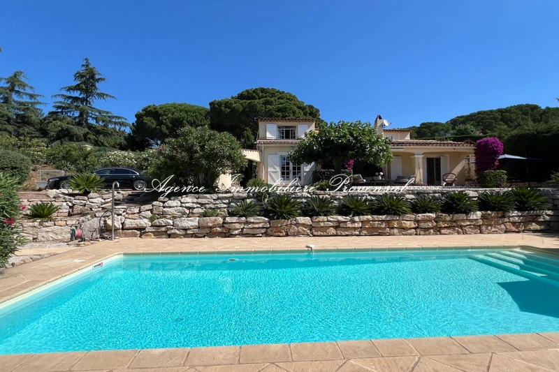 Vente villa provençale Sainte-Maxime  Villa provençale Sainte-Maxime Proche centre ville,   achat villa provençale  4 chambres   140&nbsp;m&sup2;