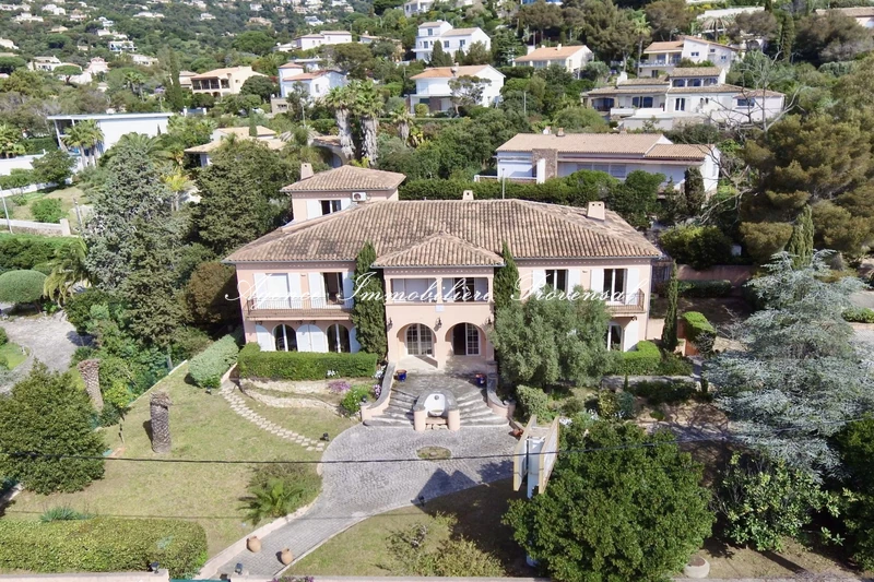 Vente maison Les Issambres  Maison Les Issambres Front de mer,   achat maison  10 chambres   650&nbsp;m&sup2;