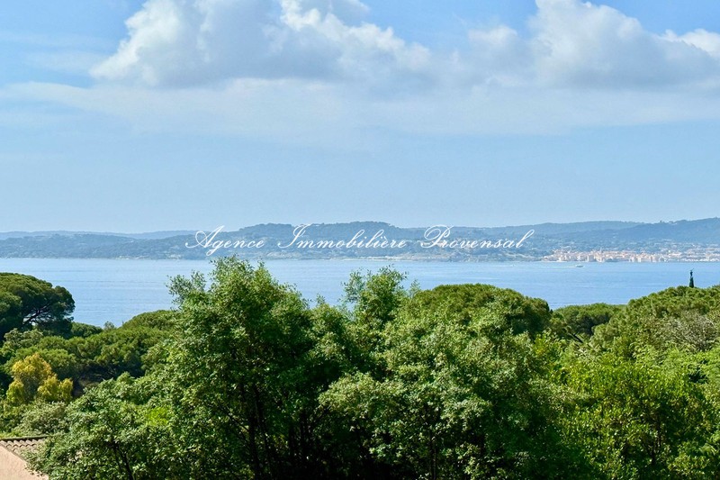 Vente villa provençale Sainte-Maxime Vente villa provençale Sainte-Maxime Villa provençale Sainte-Maxime Proche centre ville, achat villa provençale 5 chambres 200 m²
