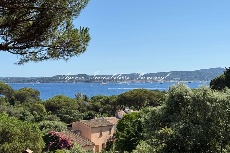 Vente villa provençale Sainte-Maxime  Villa provençale Sainte-Maxime Proche centre ville,   achat villa provençale  5 chambres   200&nbsp;m&sup2;