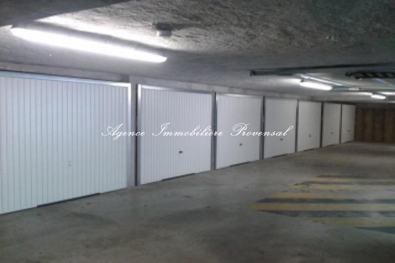 Vente garage Sainte-Maxime  Garage Sainte-Maxime Centre-ville,   to buy garage  