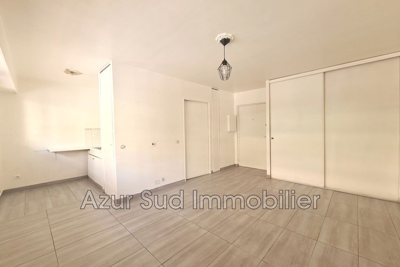 appartement  1 room  Antibes Downtown  23 m² -   