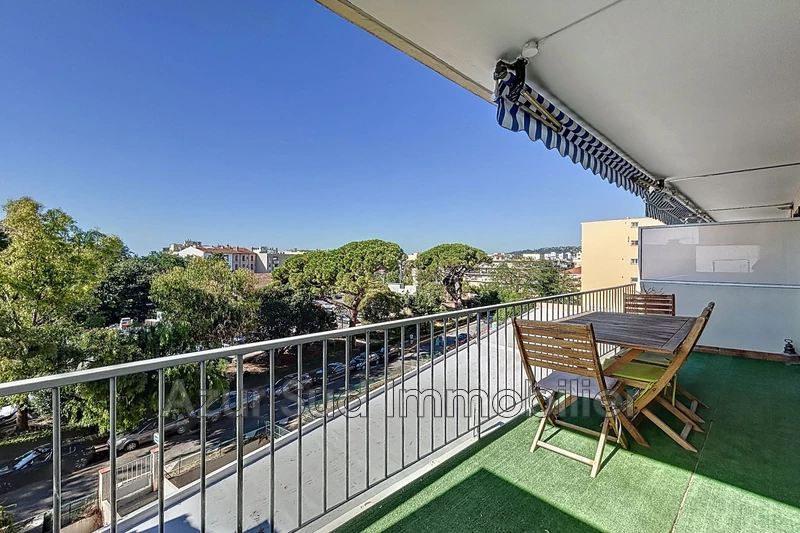 appartement  3 rooms  Juan-les-Pins Downtown  55 m² -   