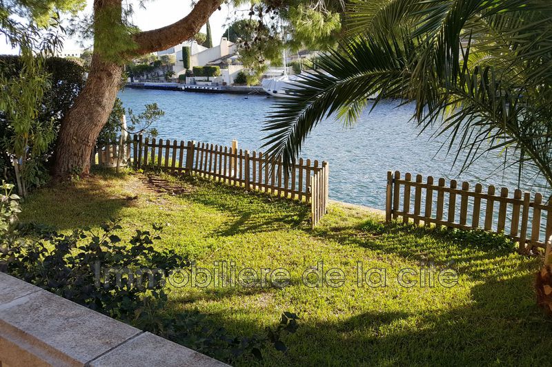 Photo Borderive et maisons spéciales Port grimaud Amarrage pleine propriété de 12 m, achat borderive et maisons spéciales 3 chambres 99 m²