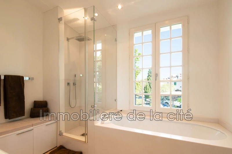 Vente Borderive et Maisons Spéciales Port Grimaud  