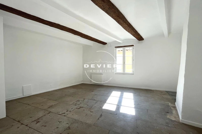 Location maison de village Castries  