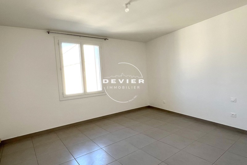 Location appartement Saint-Geniès-des-Mourgues  