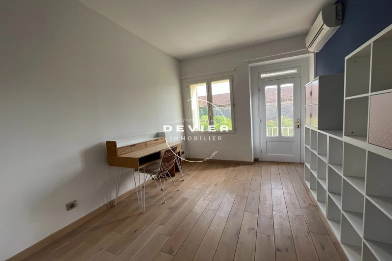 Location maison ancienne Castries  
